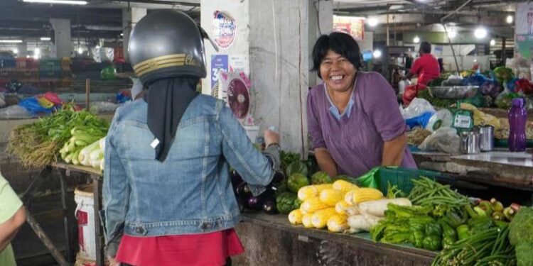 Pedagang di Pasar Petisah Medan.