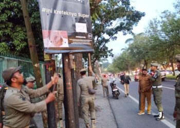 Penertiban baliho dan spanduk tidak berizin yang mengganggu estetika di wilayah Kota Medan dan sekitarnya.