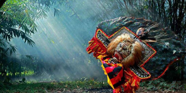 Diakui UNESCO, Yuk Lebih Mengenal Seni Tradisional Reog Ponorogo 1 Ilustrasi.