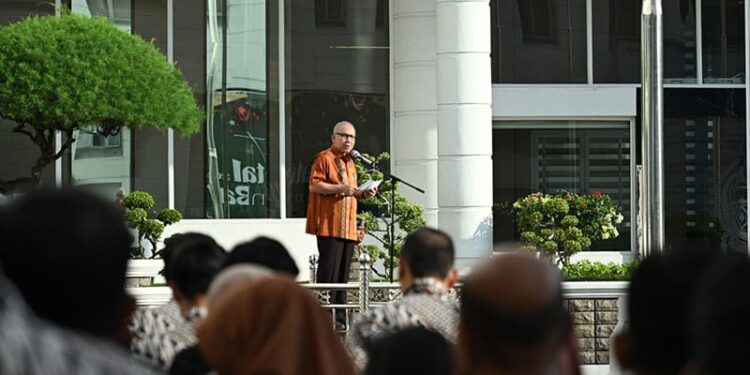 Apel perdana awal tahun 2025, di Halaman Kantor Gubernur Jalan Diponegoro 30 Medan, Kamis (2/1/2025).