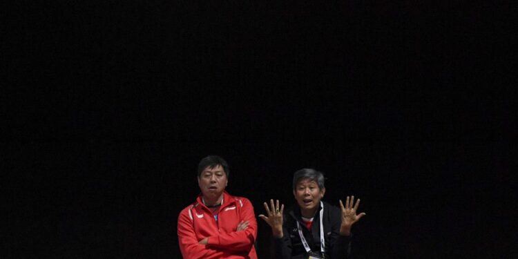 Herry IP Resmi Diumumkan Jadi Pelatih Ganda Putra Malaysia 1 Pelatih ganda putra Indonesia Herry IP (kanan) dan Aryono Miranat memberikan instruksi kepada pemain Indonesia di Kejuaraan Dunia Bulu Tangkis 2019 di St. Jakobshalle, Basel, Swiss.