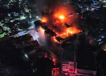 Glodok Plaza saat dilanda kebakaran 15 Januari 2025.