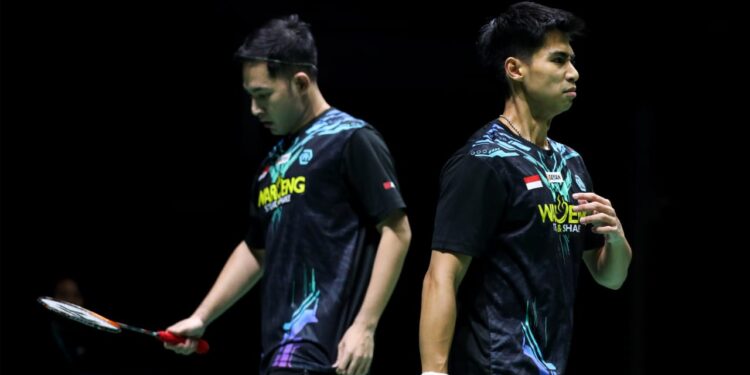 Sabar/Reza Dihentikan Ben Lane/Sean Vendy di Babak 16 Besar Malaysia Open 1 Pebulu tangkis ganda putra Indonesia Sabar Karyaman Gutama/Muhammad Reza Pahlevi saat menghadapi ganda Inggris Ben Lane/Sean Vendy di babak 16 besar Malaysia Terbuka 2025 di Axiata Arena, Kuala Lumpur, Kamis (9/1/2025).