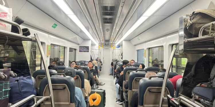 GAPEKA 2025, Ini Jadwal Terbaru KAI Bandara Mulai 1 Februari 1 Penumpang KAI Bandara.
