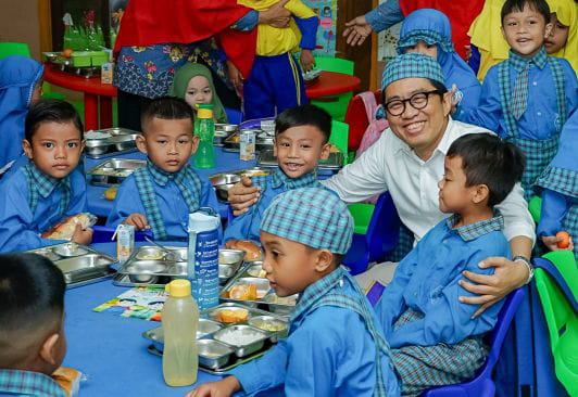 Makan Bergizi Gratis Ikut Dongkrak Industri Kecil dan Menengah 1 Wamenperin kunjungi PAUD Baiturrahim, SD Negeri 06 Pulogebang, SD Negeri 07 Pulogebang, dan SMP Negeri 138 Jakarta.
