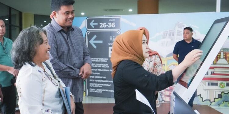 Tinjau Persiapan Pelayanan Pembuatan PBG, Bobby Tekankan Hal Ini 1 Wali Kota Medan, Bobby Nasution meninjau persiapan pelaksanaan pelayanan PBG yang akan dibuka di MPP.