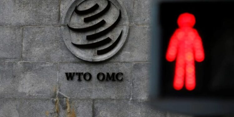 Soal Pemberlakuan Tarif Tambahan AS, China Ajukan Komplain ke WTO 1 FILE PHOTO: A red light is pictured at a pedestrian crossing in front of the World Trade Organization headquarters in Geneva, Switzerland, December 9, 2019.