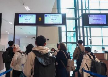 Ditjen Imigrasi memasang QR Code khusus untuk penyampaian pengaduan masyarakat di konter pemeriksaan Imigrasi bandara dan pelabuhan internasional utama.