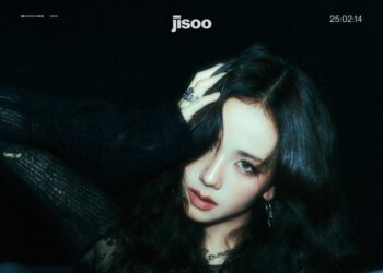 Sampul untuk Mini Album Jisoo bertajuk AMORTAGE.