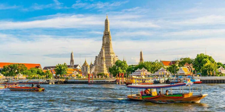 Bukan Hanya Turis Asing, Warga Lokal Juga Kepincut Bangkok 1 Sungai Chao Phraya, Bangkok.