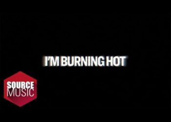 Teaser video yang baru dirilis LE SSERAFIM berjudul I'M BURNING HOT
