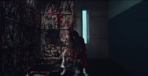 Lisa Tunjukkan Kegilaannya di Teaser MV 'FXCK UP THE WORLD' feat. Future 1 Lisa rilis teaser MV "FCK UP THE WORLD" yang menampilkan Future.