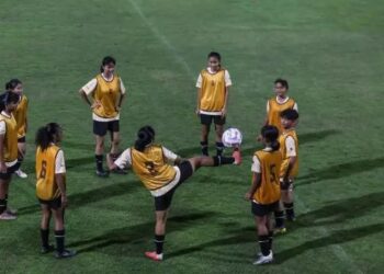 Pesepak bola Timnas U-17 Putri mengikuti seleksi di Lapangan A, Komplek SUGBK, Jakarta.