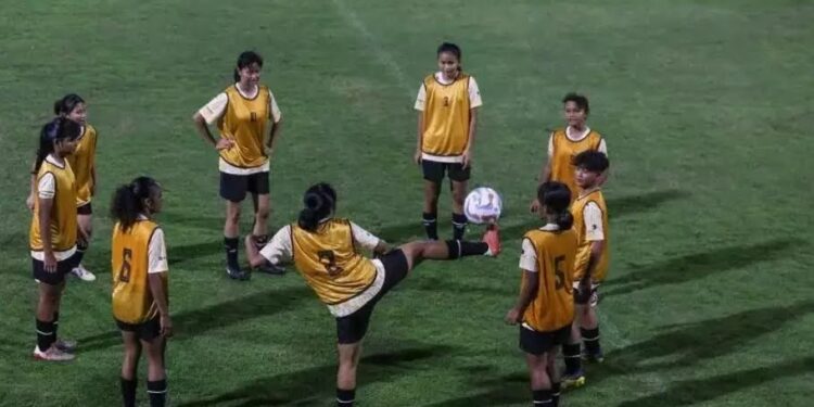 PSSI Tuntaskan Seleksi Timnas U-17 dan U-20 Putri 1 Pesepak bola Timnas U-17 Putri mengikuti seleksi di Lapangan A, Komplek SUGBK, Jakarta.