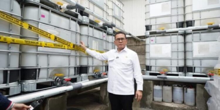 Mendag Bongkar Modus Baru Kecurangan MINYAKITA 1 Mendag Budi Santoso membongkar modus baru untuk berbuat curang yang dilakukan PT AEGA.