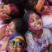 Sejumlah warga rayakan Festival Holi, di Konjen India.