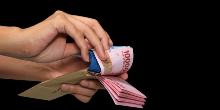 5 Tips Bijak Kelola THR Biar Nggak Habis dalam Sekejap 1 Ilustrasi rupiah.