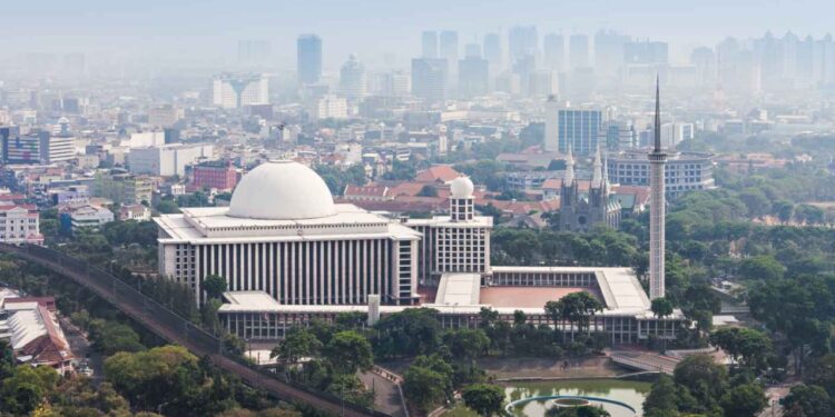 5 Masjid Bersejarah Indonesia Jadi Ikon Wisata Religi Selama Bulan Ramadan 1 Masjid Istiqlal Jakarta.