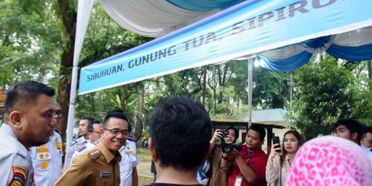 Wakil Wali Kota Medan, H. Zakiyuddin Harahap meninjau langsung pendaftaran di Taman Ahmad Yani, Medan.