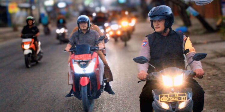 Cegah Asmara Subuh, Pemko Medan Turunkan Tim di Beberapa Titik Lokasi 1 Pemko Medan dan unsur Forkopimda mulai menggelar Pemantauan dan Pencegahan Asmara Subuh, Minggu (2/3/2025) di berbagai titik lokasi.