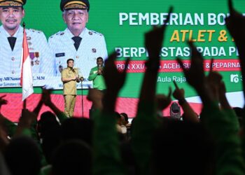 Penyaluran tali asih kepada peraih medali pada PON XXI Aceh-Sumut.