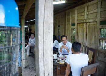 Rico Waas dan Zakiyuddin Harahap berdiskusi Terkait arahan Presiden Prabowo Subianto.