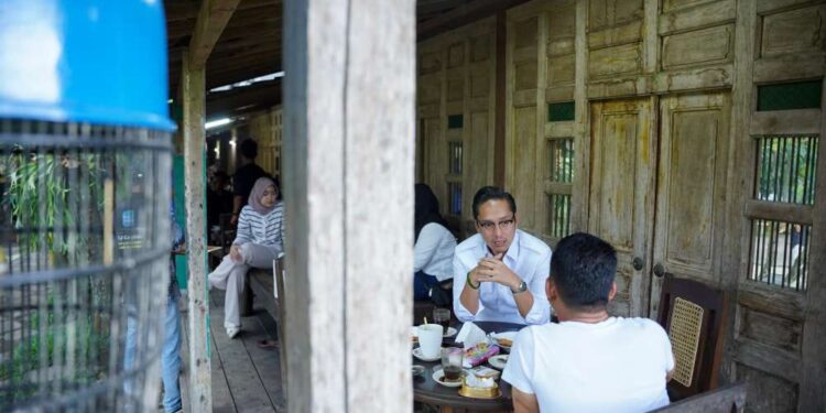 Retret Usai, Rico Waas-Zakiyuddin Harahap Siap Bekerja untuk Kota Medan 1 Rico Waas dan Zakiyuddin Harahap berdiskusi Terkait arahan Presiden Prabowo Subianto.
