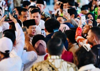 Ribuan warga dari berbagai daerah memadati Istana Kepresidenan Jakarta dalam gelar griya Idulfitri 1446 Hijriah yang digelar oleh Presiden Prabowo Subianto.
