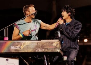 Kolaborasi antara anggota BTS Jin dan Coldplay.