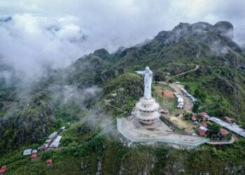 Patung Yesus Kristus Memberkati, Tana Toraja.