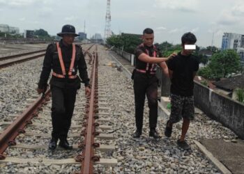 KAI Sumut menangkap seorang pelaku tindak pidana pencurian kabel sinyal dan telekomunikasi di KM 0+400 petak jalan layang Stasiun Medan - Stasiun Pulu Brayan, Kota Medan.