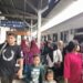 KAI Sumut Siapkan 41.609 Tiket di Libur Panjang Paskah 2 Penumpang di Stasiun Medan.