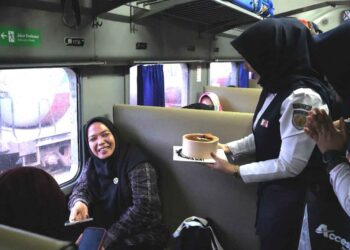 Dalam rangka memperingati Hari Kartini, PT KAI Divre I Sumut menggelar kegiatan Sapa Pelanggan.