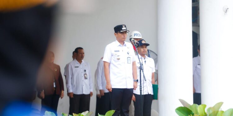 Rico Waas Serahkan SK Pengangkatan 529 CPNS Pemko Medan 1 Upacara penyerahan SK Pengangkatan 529 CPNS Pemko Medan, Rabu (23/4/2025).