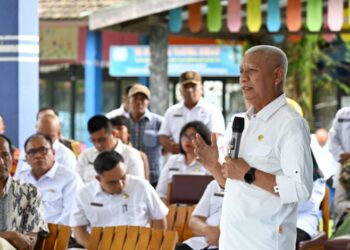 Wagub Sumut, Surya, mengunjungi Panti Asuhan Gratia Children di Jalan Bawang Raya dan SOS Village Children di Jalan Seroja Raya Kota Medan.