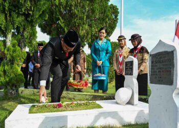Gubernur Sumut, Bobby Nasution memimpin ziarah ke Taman Makam Pahlawan Bukit Barisan.