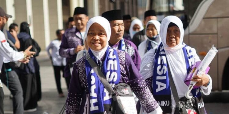 Fast Track Madinah Lancar, Jemaah Haji Kloter Pertama Tiba 1 Jemaah haji Indonesia tiba di Madinah.