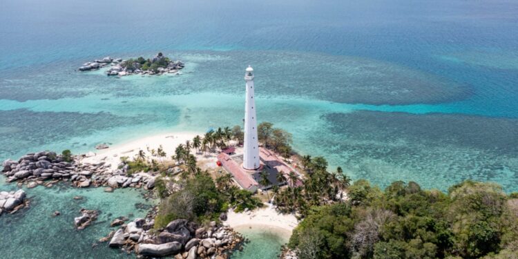 Jelajahi Nusantara Lewat 8 KEN Mei 2025: Seru, Meriah, Berbudaya! 1 Pantai Belitung.