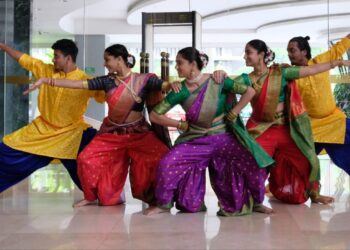 Atraksi seni budaya berupa penampilan tarian India dalam rangka menyemarakkan GEMES – Gelar Melayu Serumpun 2025.