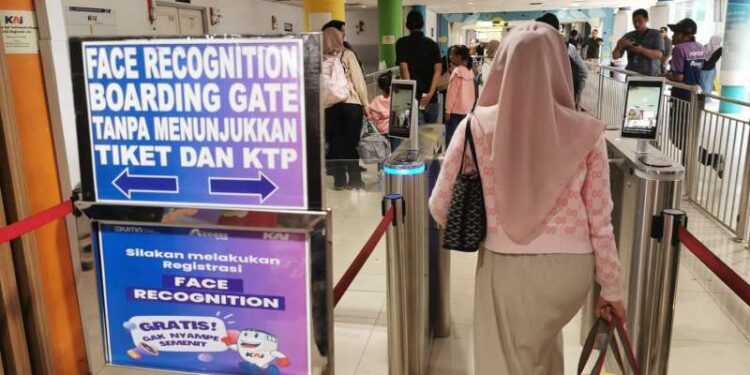 Penumpang KA Sribilah Utama dan Siantar Ekspres Melonjak di Long Week End Waisak 1 Penumpang di Stasiun Medan.