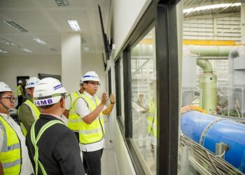 Rico Waas mengunjungi fasilitas RDF Plant Rorotan yang berlokasi di Jakarta Utara.