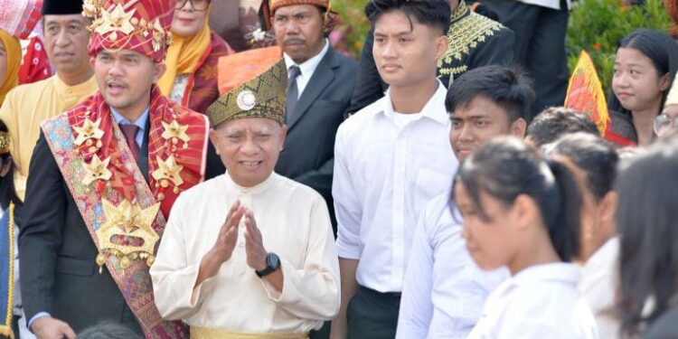 Wagub Surya Sebut Hardiknas Momentum Wujudkan Pendidkan Bermutu 1 Wakil Gubernur Sumut, saat menyapa peserta upacara Peringatan Hari Pendidikan Nasional (Hardiknas) Tahun 2025.