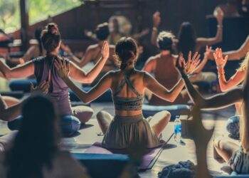 Sesi Kundalini Tantra Yoga pada BaliSpirit Festival 2025.