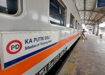 KA Putri Deli.