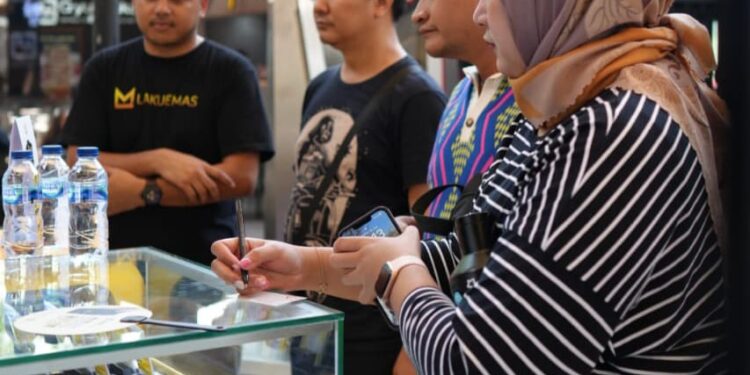 LAKUEMAS Hadirkan Program Naik Haji Plus dengan Emas Digital 1 LAKUEMAS menghadirkan program Naik Haji Plus dengan Emas Digital.