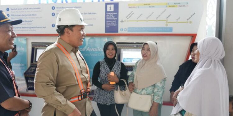 Anggota DPR RI Bambang Haryo Apresiasi Layanan Kereta Api di Sumut 1 Anggota Komisi VII DPR RI Bambang Haryo Soekartono melakukan kunjungan kerja ke Stasiun Medan, Senin (21/7/2025).