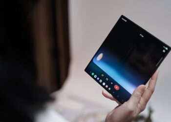 Rasakan pengalaman AI cerdas dan intuitif di Galaxy Z Series terbaru.
