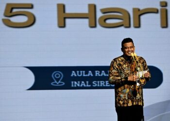 Gubernur Sumut, Bobby Nasution pada FGD penerapan lima hari sekolah di Aula Raja Inal Siregar, Kantor Gubernur, Jalan Diponegoro, Medan.