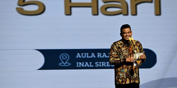 Lima Hari Sekolah Bakal Diterapkan di Sumut Tahun Ini 1 Gubernur Sumut, Bobby Nasution pada FGD penerapan lima hari sekolah di Aula Raja Inal Siregar, Kantor Gubernur, Jalan Diponegoro, Medan.