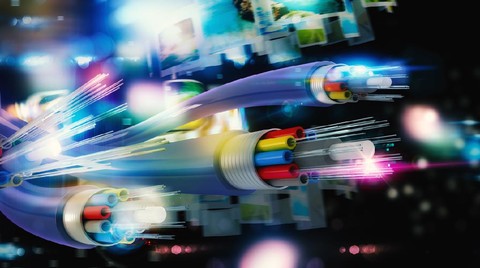 Perluas Akses Internet Pita Lebar, Lelang Frekuensi 1,4 GHz Dibuka 1 Ilustrasi kabel optik.